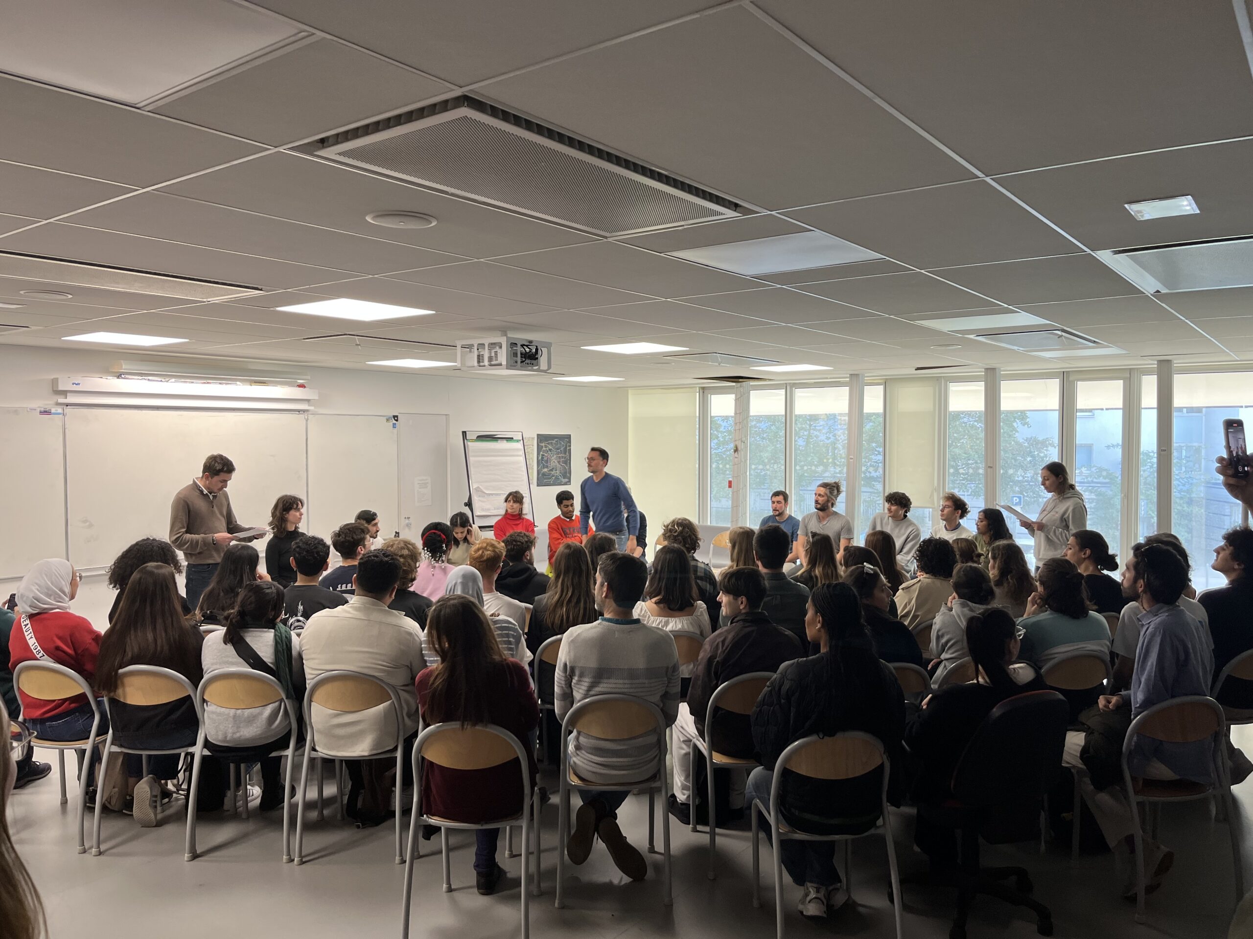 Activités communes : “Écriture créative et imaginaires urbains des intelligences artificielles”